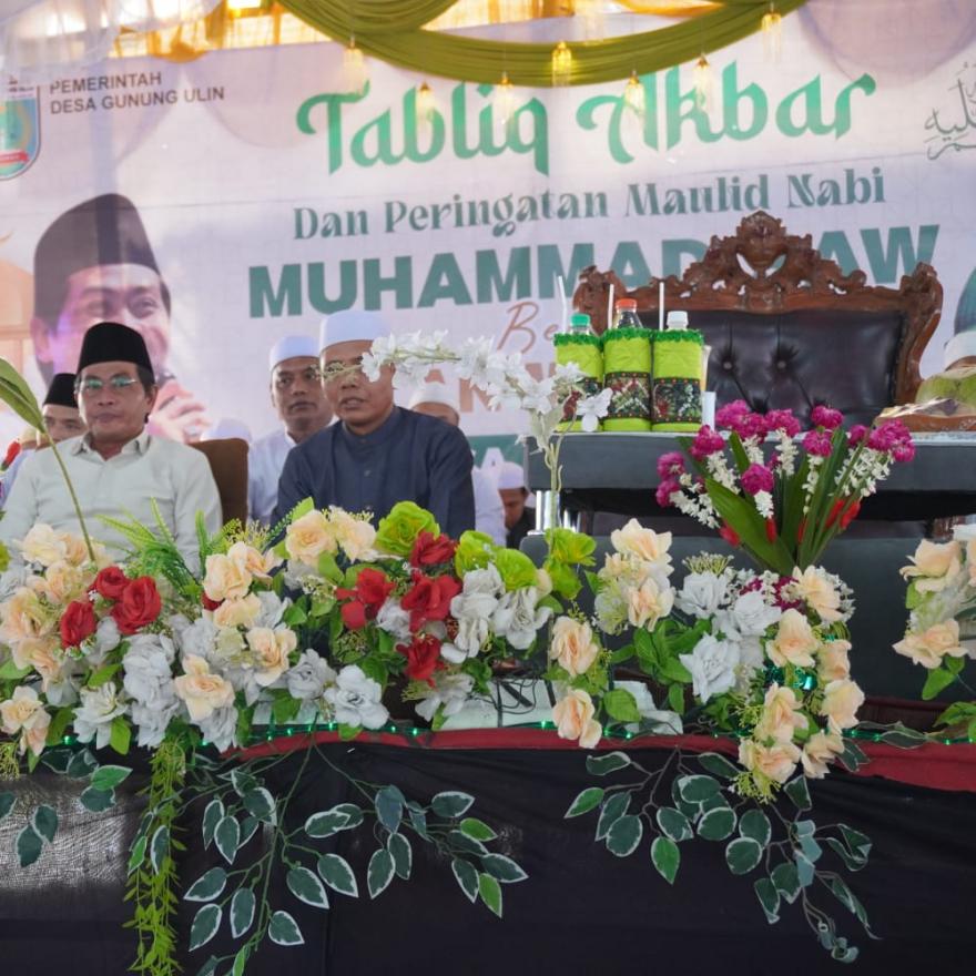 Ribuan Jemaah Padati Tabligh Akbar KH. Anwar Zahid Di Desa Gunung Ulin